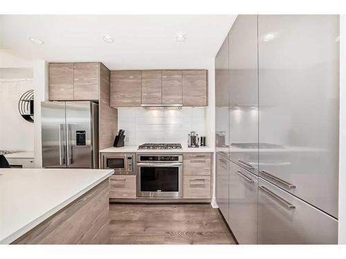 313-38 9 Street Ne, Calgary, AB - Indoor Photo Showing Kitchen With Stainless Steel Kitchen With Upgraded Kitchen