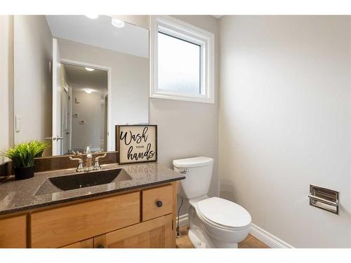 119 Cedargrove Court Sw, Calgary, AB - Indoor Photo Showing Bathroom
