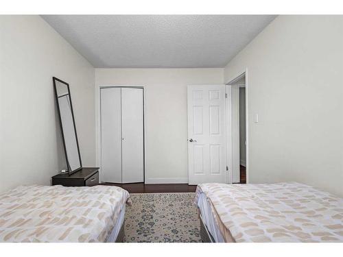 211 Marlyn Place Ne, Calgary, AB - Indoor Photo Showing Bedroom