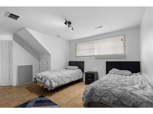 211 Marlyn Place Ne, Calgary, AB - Indoor Photo Showing Bedroom