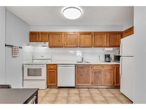 1605-9800 Horton Road Sw, Calgary, AB - Indoor Photo Showing Kitchen