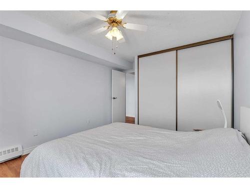 1605-9800 Horton Road Sw, Calgary, AB - Indoor Photo Showing Bedroom