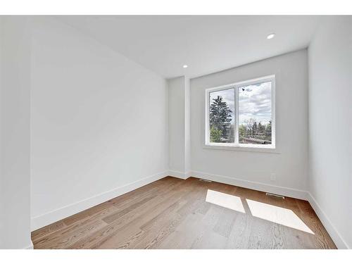 2345 53 Avenue Sw, Calgary, AB - Indoor Photo Showing Other Room