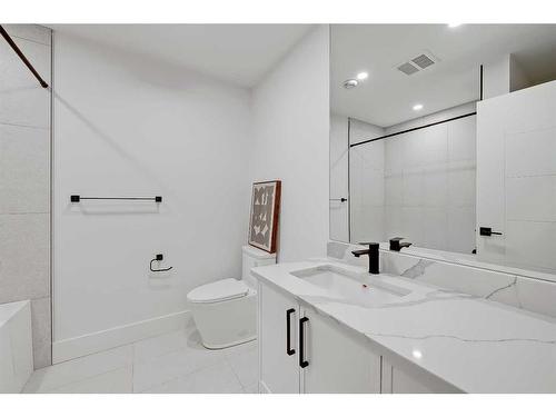 2345 53 Avenue Sw, Calgary, AB - Indoor Photo Showing Bathroom