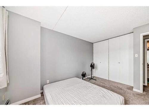 610-5204 Dalton Drive Nw, Calgary, AB - Indoor Photo Showing Bedroom