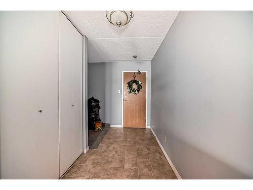 610-5204 Dalton Drive Nw, Calgary, AB - Indoor Photo Showing Other Room