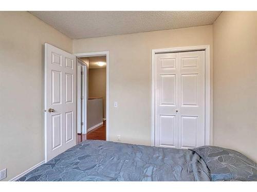 28 Silvergrove Close Nw, Calgary, AB - Indoor Photo Showing Bedroom