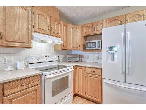 28 Silvergrove Close Nw, Calgary, AB - Indoor Photo Showing Kitchen