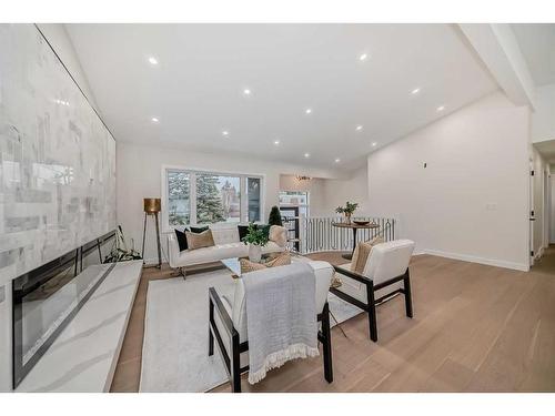 2104 Urbana Road Nw, Calgary, AB - Indoor Photo Showing Living Room