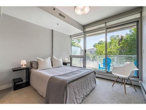 101-235 9A Street Nw, Calgary, AB - Indoor Photo Showing Bedroom