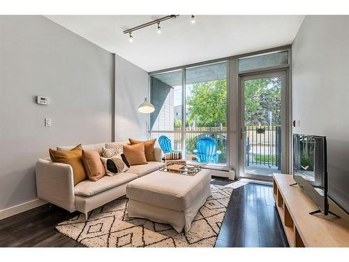 101-235 9A Street Nw, Calgary, AB - Indoor Photo Showing Living Room