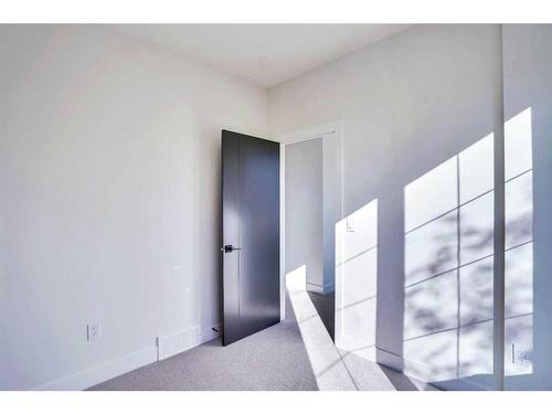 1802 19 Avenue Nw, Calgary, AB - Indoor Photo Showing Other Room