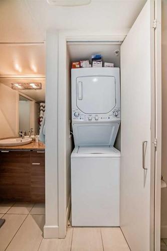 901-1110 11 Street Sw, Calgary, AB - Indoor Photo Showing Laundry Room