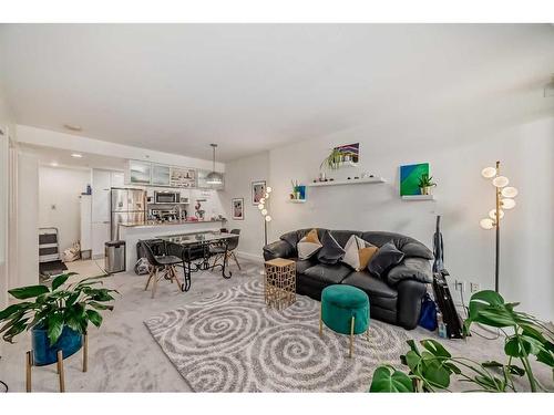 901-1110 11 Street Sw, Calgary, AB - Indoor Photo Showing Living Room