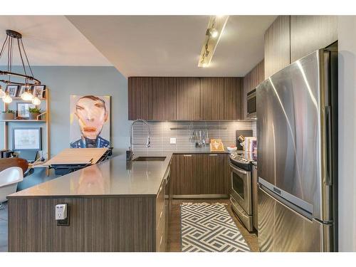 706-626 14 Avenue Sw, Calgary, AB - Indoor Photo Showing Kitchen With Upgraded Kitchen