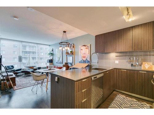 706-626 14 Avenue Sw, Calgary, AB - Indoor Photo Showing Kitchen
