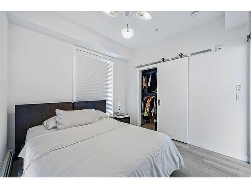 312-3130 Thirsk Street Nw, Calgary, AB - Indoor Photo Showing Bedroom