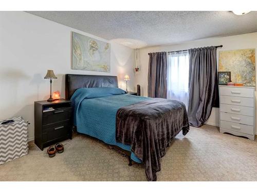 3324 60 Street Ne, Calgary, AB - Indoor Photo Showing Bedroom