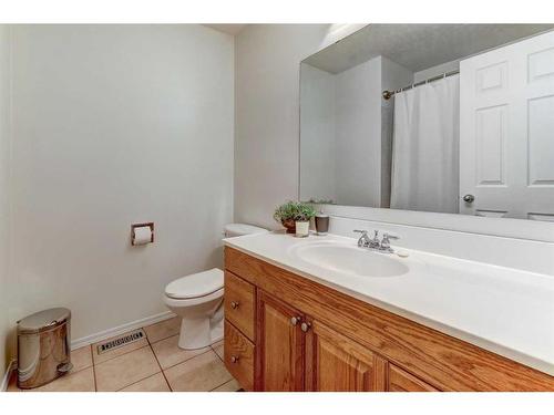 3324 60 Street Ne, Calgary, AB - Indoor Photo Showing Bathroom