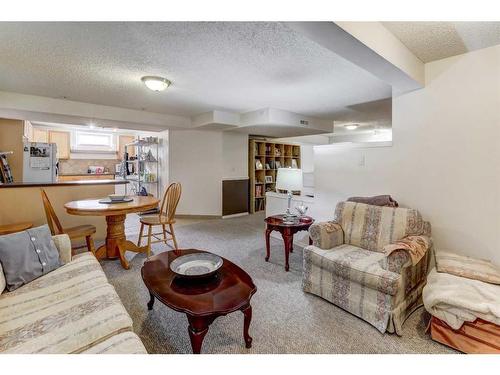 3324 60 Street Ne, Calgary, AB - Indoor Photo Showing Living Room