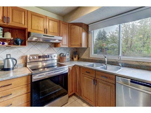 3324 60 Street Ne, Calgary, AB - Indoor Photo Showing Kitchen With Double Sink