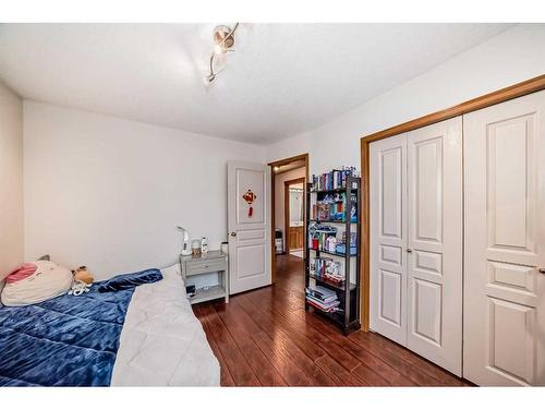 63 Hampstead Terrace Nw, Calgary, AB - Indoor Photo Showing Bedroom