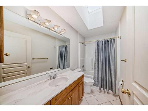 63 Hampstead Terrace Nw, Calgary, AB - Indoor Photo Showing Bathroom