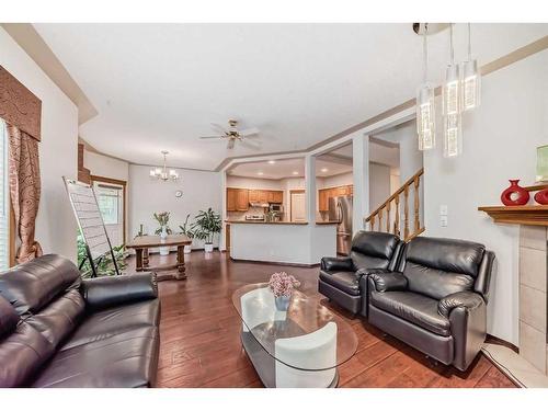 63 Hampstead Terrace Nw, Calgary, AB - Indoor Photo Showing Living Room