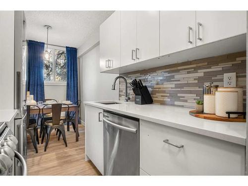 101-313 20 Avenue Sw, Calgary, AB - Indoor Photo Showing Kitchen
