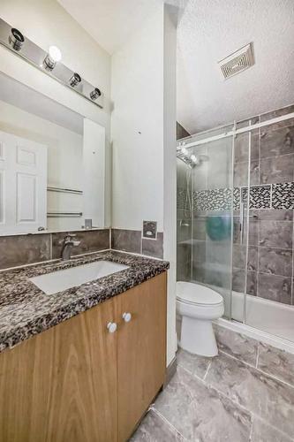 625 Aboyne Crescent Ne, Calgary, AB - Indoor Photo Showing Bathroom