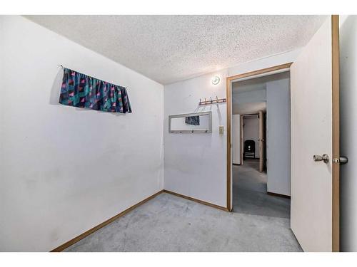 625 Aboyne Crescent Ne, Calgary, AB - Indoor Photo Showing Other Room