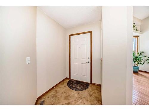 169 Somerside Green Sw, Calgary, AB - Indoor Photo Showing Other Room
