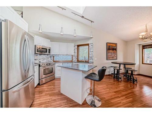 169 Somerside Green Sw, Calgary, AB - Indoor Photo Showing Kitchen With Upgraded Kitchen