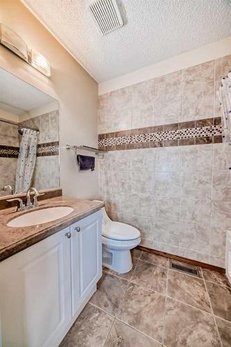 169 Somerside Green Sw, Calgary, AB - Indoor Photo Showing Bathroom