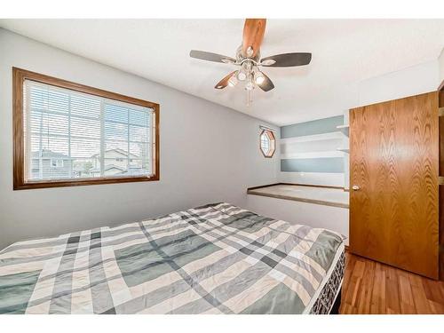 169 Somerside Green Sw, Calgary, AB - Indoor Photo Showing Bedroom