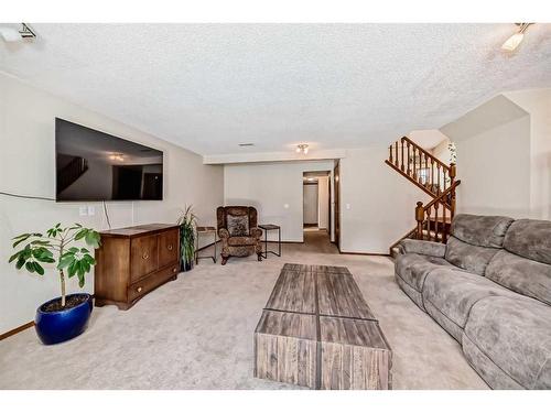 169 Somerside Green Sw, Calgary, AB - Indoor Photo Showing Living Room