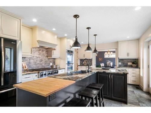 65 Galway Crescent Sw, Calgary, AB - Indoor Photo Showing Kitchen With Upgraded Kitchen