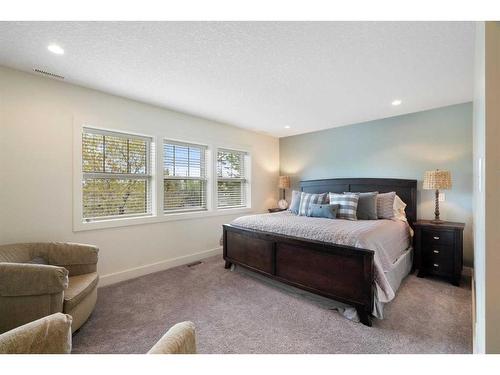 65 Galway Crescent Sw, Calgary, AB - Indoor Photo Showing Bedroom