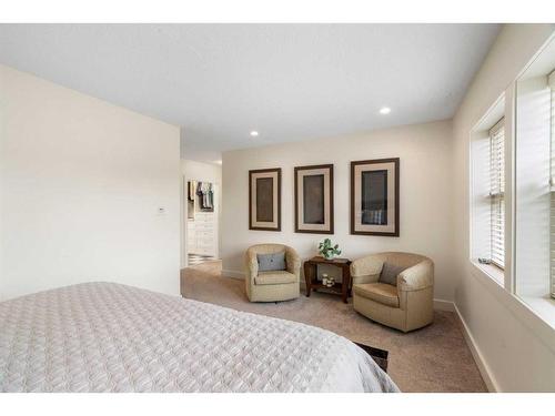 65 Galway Crescent Sw, Calgary, AB - Indoor Photo Showing Bedroom