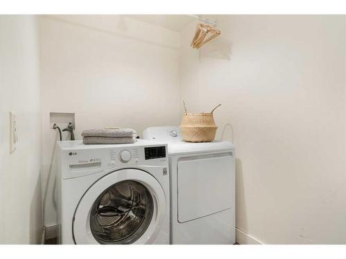 65 Galway Crescent Sw, Calgary, AB - Indoor Photo Showing Laundry Room