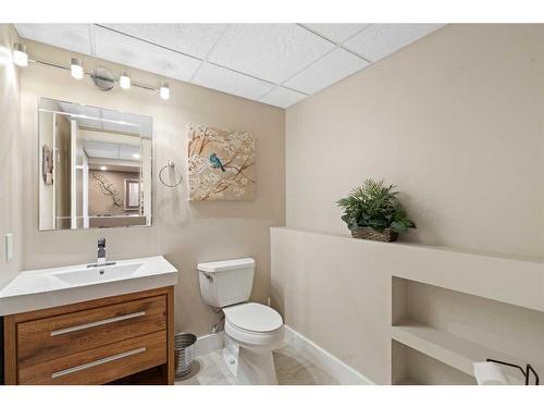 3-68 Baycrest Place Sw, Calgary, AB - Indoor Photo Showing Bathroom