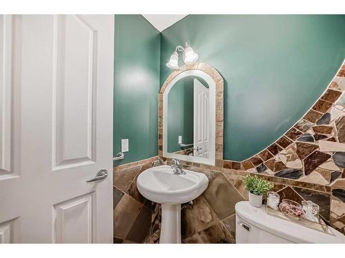 13 Everwillow Boulevard Sw, Calgary, AB - Indoor Photo Showing Bathroom