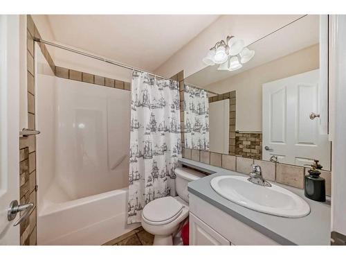 13 Everwillow Boulevard Sw, Calgary, AB - Indoor Photo Showing Bathroom