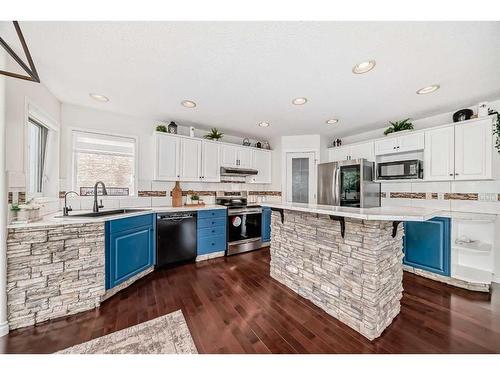 13 Everwillow Boulevard Sw, Calgary, AB - Indoor Photo Showing Kitchen With Upgraded Kitchen