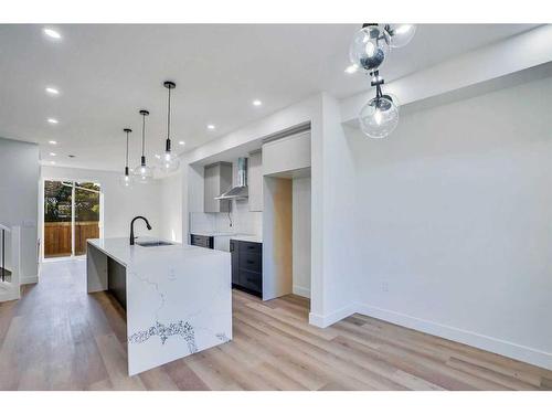 2007 17 Street Nw, Calgary, AB - Indoor Photo Showing Kitchen With Upgraded Kitchen