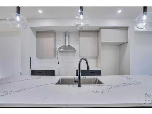 2007 17 Street Nw, Calgary, AB - Indoor Photo Showing Kitchen With Double Sink