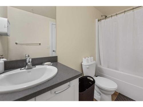 708-3820 Brentwood Road Nw, Calgary, AB - Indoor Photo Showing Bathroom