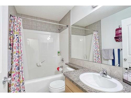 101 Saddlecrest Green Ne, Calgary, AB - Indoor Photo Showing Bathroom
