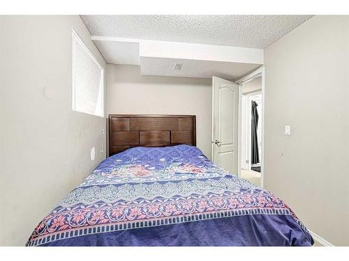 101 Saddlecrest Green Ne, Calgary, AB - Indoor Photo Showing Bedroom