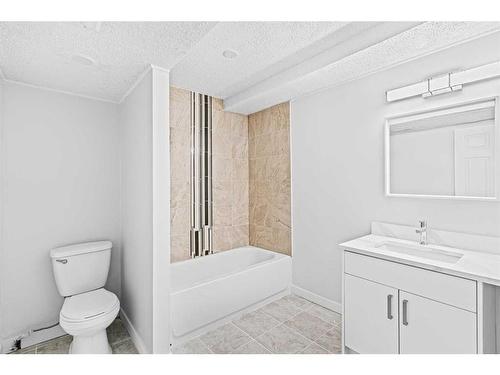 124 Martindale Boulevard Ne, Calgary, AB - Indoor Photo Showing Bathroom